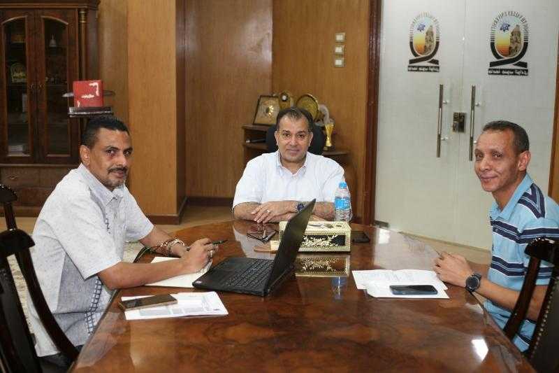 رئيس جامعة جنوب الوادى يتابع تنفيذ الحوكمة الإلكترونية للمشروعات الهندسية بالجامعة