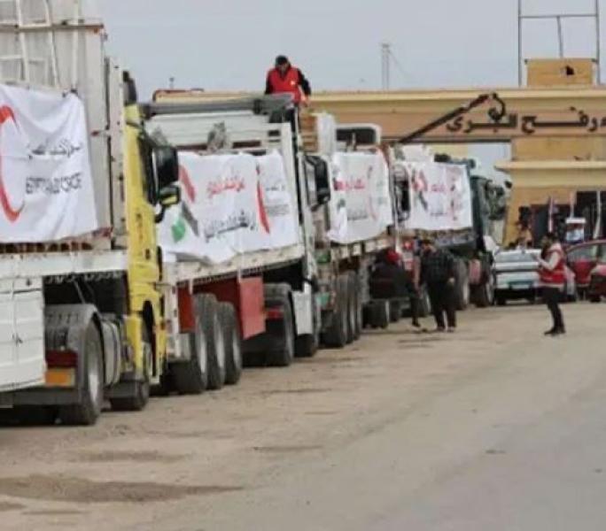 قافلة المساعدات الإنسانية الـ 28 تنطلق من مصر إلى قطاع غزة