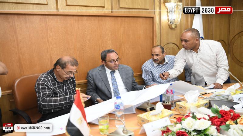 محافظ قنا