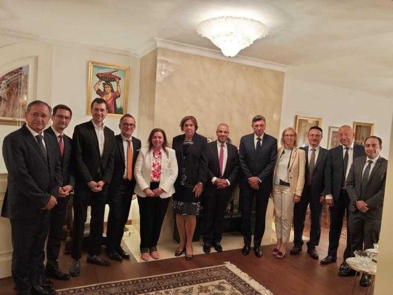 وزير الخارجية يبحث مع مسئولين من سلوفينيا سبل تعزيز التعاون الثنائي