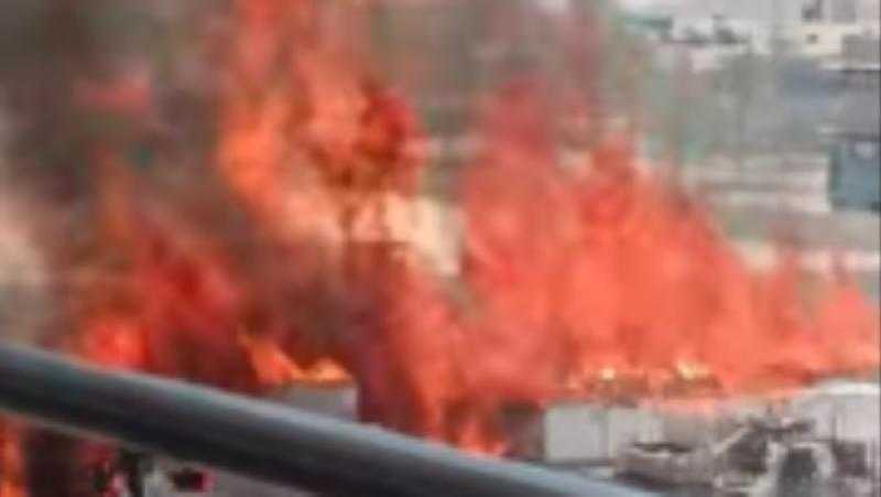 تركيا.. حريق ضخم في عدة محال داخل سوق تجاري باسطنبول