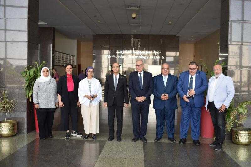 رئيس جامعة أسيوط يزور معهد تكنولوجيا المعلومات بالقرية الذكية لتعزيز الشراكة في تدريب الطلاب والخريجين