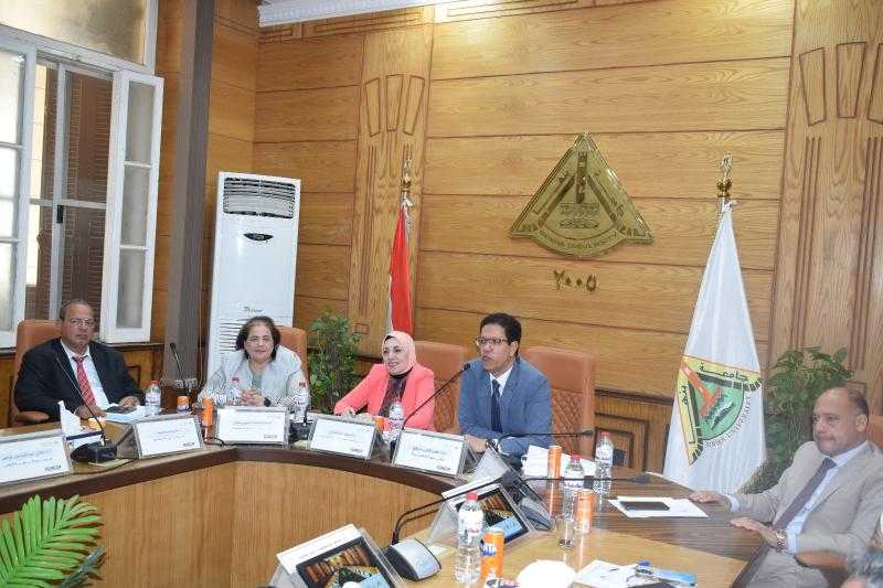 رئيس جامعة بنها يستعرض الاستعدادات النهائية للعام الدراسي الجديد