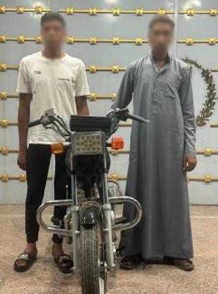 الداخلية تضبط سائق دراجة نارية وآخر أثر الاصطدام بسيدة وطفلتها في بني سويف