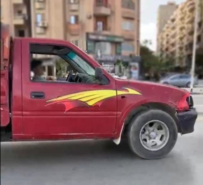 القبض طفل يقود سيارة ربع نقل برعونة في شوارع المعادى