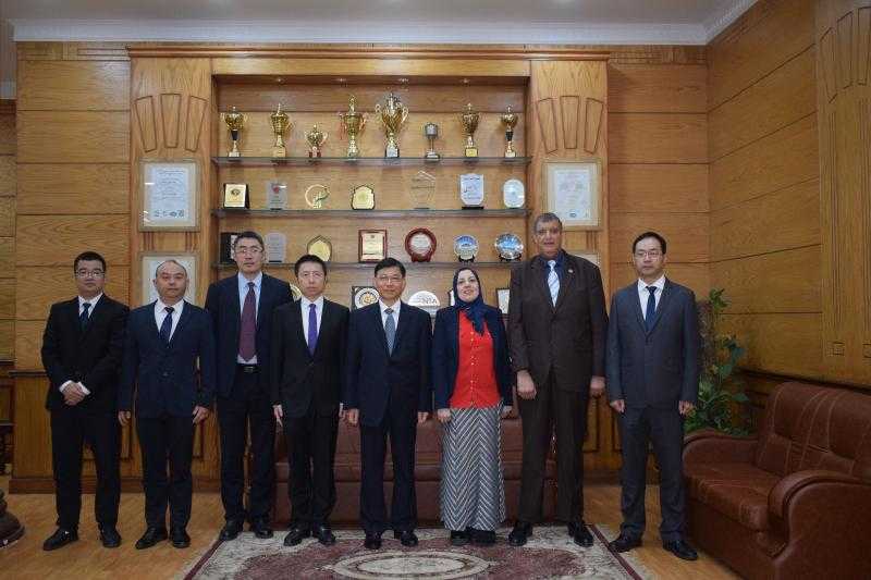 نائب رئيس جامعة بنها تستقبل وفدا من مقاطعة هوباي الصينية