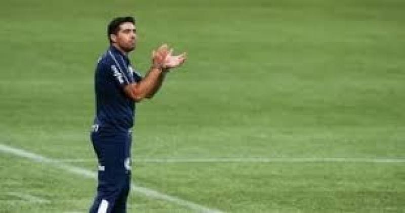 شوبير: فيريرا خارج حسابات الأهلي.. وميكالي لم يتلقَ أي عروض