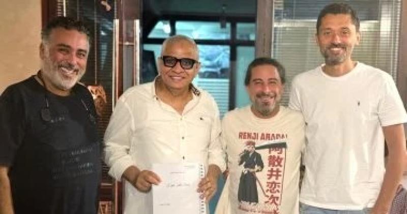 كريم عبد العزيز يعود للسينما بفيلم ”احنا والقمر جيران” ويتجهز لدراما رمضان 2026