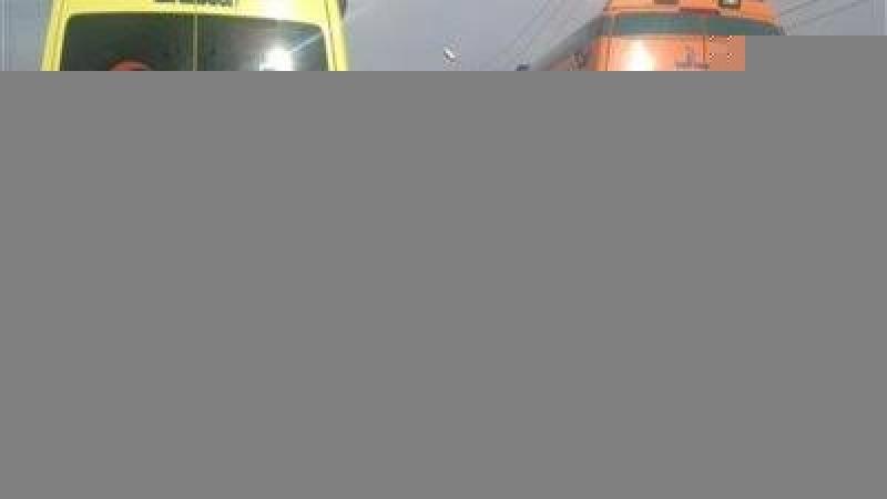 الاسعاف تنقل المصابين 