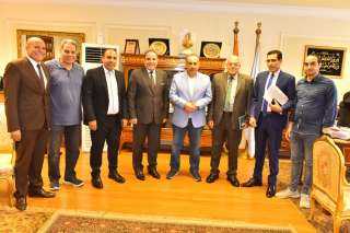 محافظ أسيوط يبحث مع التنمية الزراعية والريفية فرص الاستثمار وتعزيز المشروعات التنموية