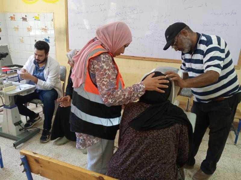 الكشف الطبي على ٢٠٠ مواطنًا ضمن القافلة الطبية بعزبة الربايعة بقرية أبوسلطان بالإسماعيلية