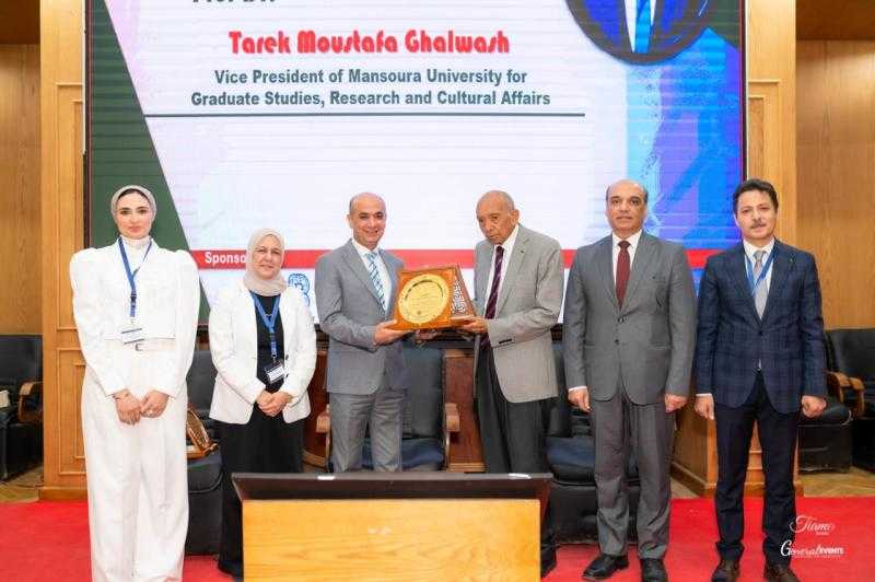 الدكتور محمد غنيم رئيسًا شرفيا للمؤتمر الثالث للمناعة والطب التجديدي بكلية الصيدلة بجامعة المنصورة