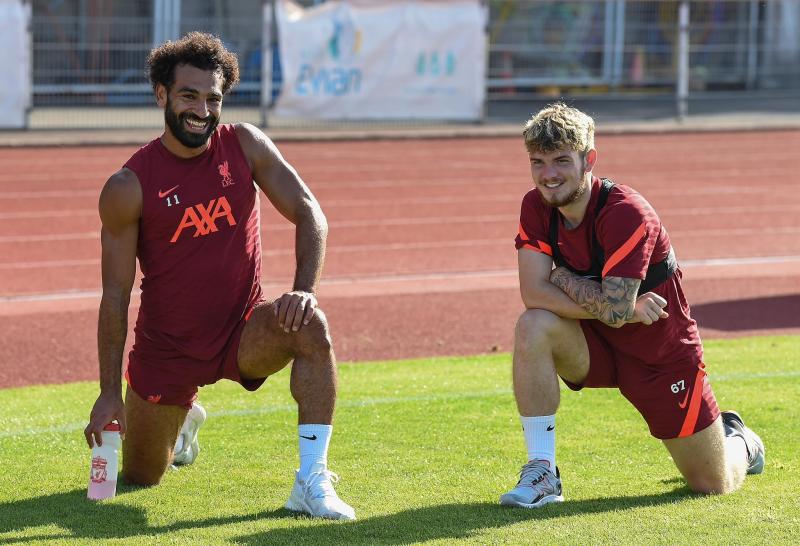 محمد صلاح يودّع هارفي إليوت بعد رحيله عن ليفربول برسالة مؤثرة