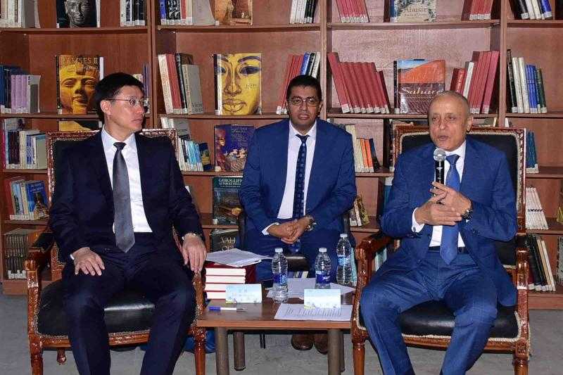 محافظ الأقصر يفتتح اللقاء المصري– الصيني بمكتبة مصر العامة