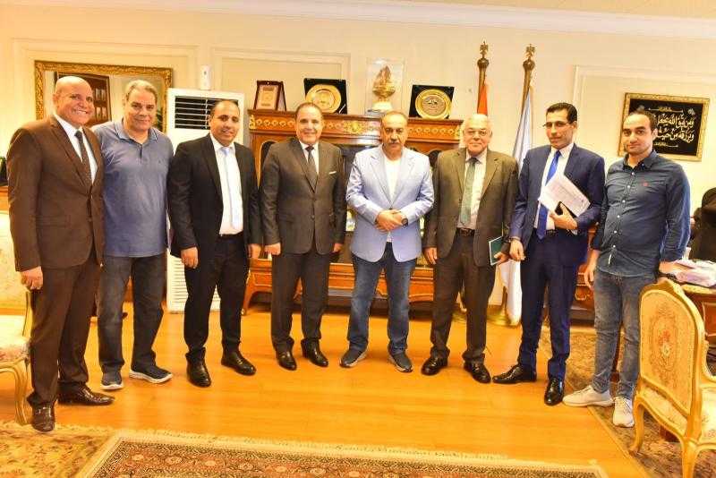 اللواء هشام أبو النصر يبحث مع الأبجيجي فرص الاستثمار وتطوير المشروعات الزراعية بأسيوط