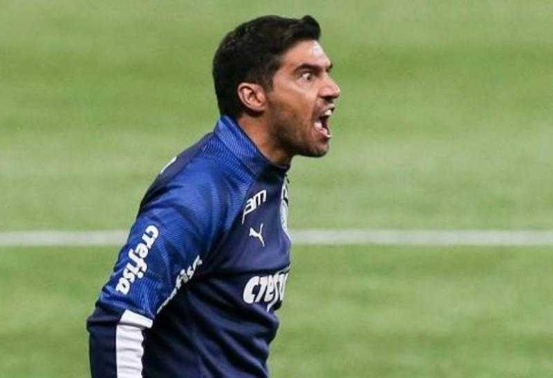 وكيل أبيل فيريرا يحسم موقفه من تدريب الأهلي