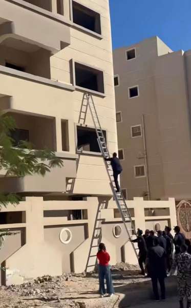 الأجهزة الأمنية  تنقذ قطة محتجزة