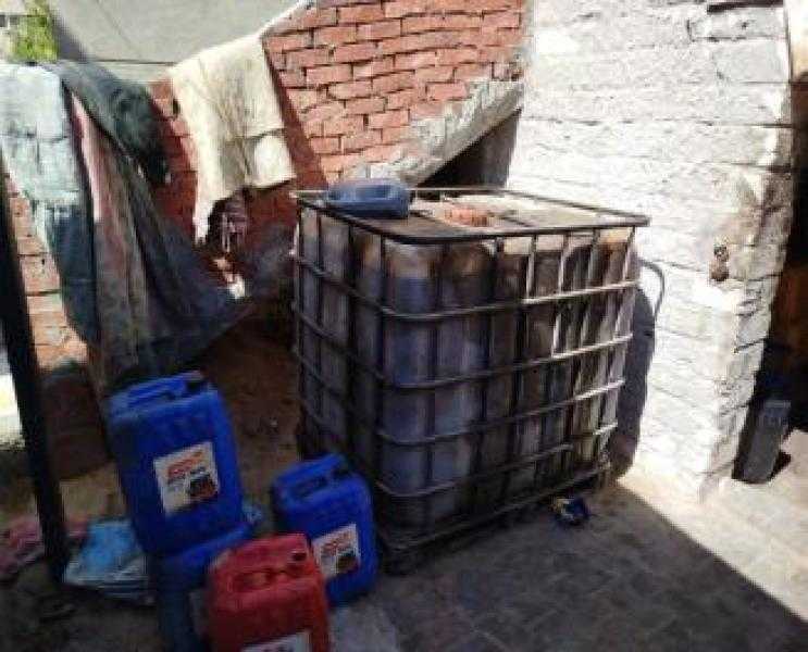 الداخلية تضبط مصنعًا غير مرخص لتدوير زيوت السيارات المغشوشة بالإسكندرية