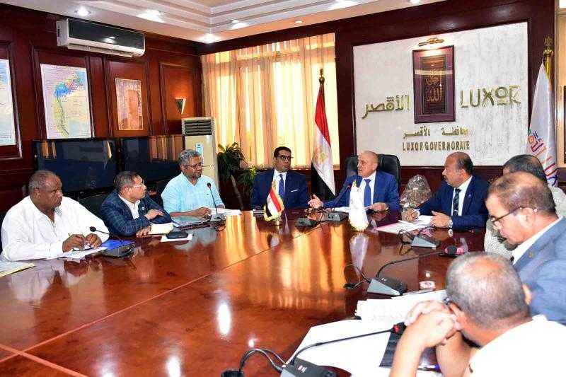 محافظ الاقصر يعقد اجتماع لبحث احتياجات المدن من الخطة الاستثمارية 2025 - 2026