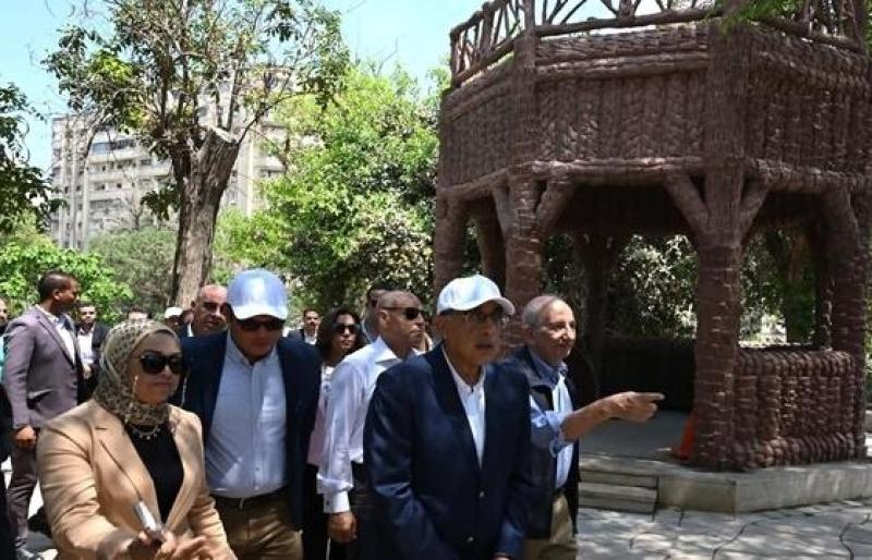 رئيس الوزراء يتفقد أعمال إحياء حديقة الأزبكية