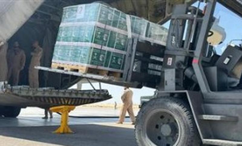 وصول الطائرة الإغاثية السعودية الـ62 إلى مطار العريش دعمًا لغزة