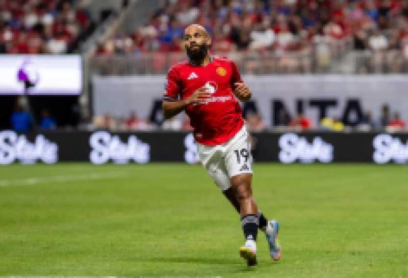 مبيومو يخطف الأضواء في أولد ترافورد.. أفضل لاعب بشهر أغسطس رغم البداية المتعثرة ليونايتد