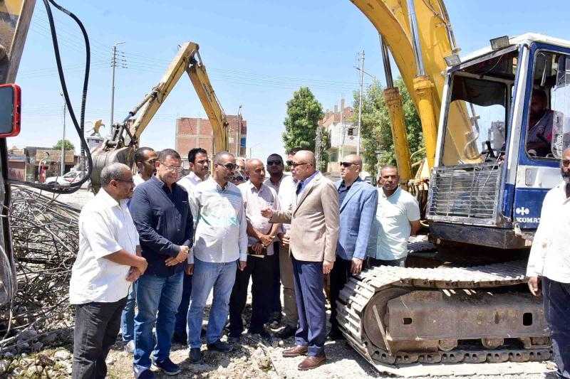 محافظ الأقصر يتفقد أعمال تطوير البنية التحتية بمركز إسنا