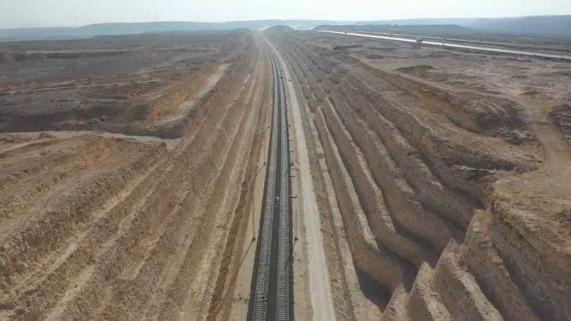 ملحمة عظيمة.. وزارة النقل تنشر صورًا لأعمال القطار السريع السخنة–العلمين