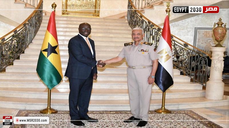 الفريق أول عبد المجيد صقر يلتقى القائم بأعمال وزير الدفاع بجمهورية غانا