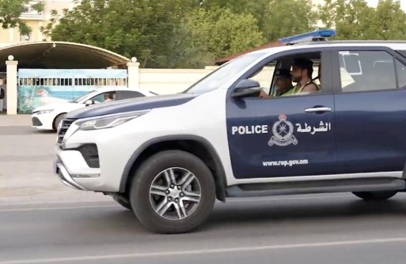 سلطنة عُمان تسلّم مطلوبًا أمنيًا شديد الخطورة إلى الإمارات