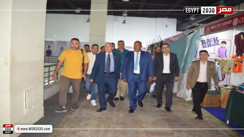 رئيس غرفة القاهرة يتفقد معرض أهلًا مدارس