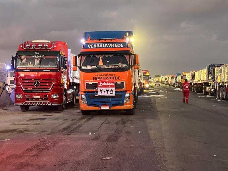 الهلال الأحمر: قافلة ”زاد العزة” الـ 31 تحمل 2500 طن مساعدات إغاثية عاجلة