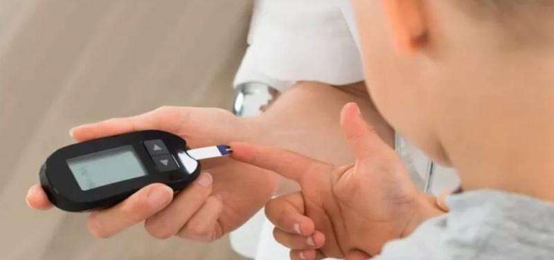 أستاذ طب قصر العيني: العلاج بالإنسولين للطفل المصاب بالسكري يتطلب مراقبة دقيقة
