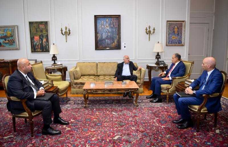 وزير الخارجية يستقبل أمين سر اللجنة المركزية لحركة فتح الفلسطينية