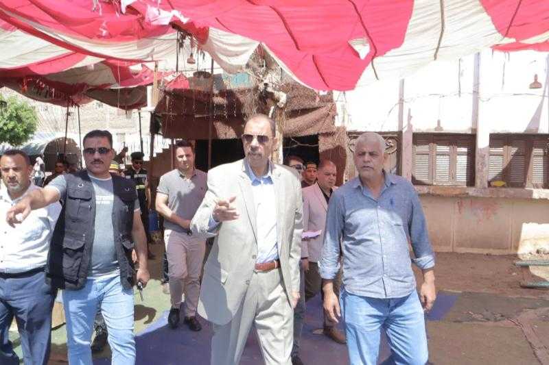 محافظ سوهاج يتفقد مستوى الخدمات المقدمة للمواطنين والوضع العام بالشارع