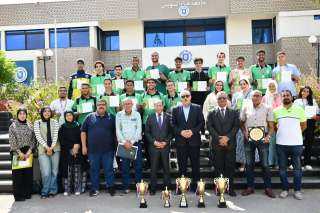 رئيس جامعة قناة السويس يستقبل وفد الطلاب العائد من ملتقى الجلالة بعد حصاد متميز من الميداليات والجوائز