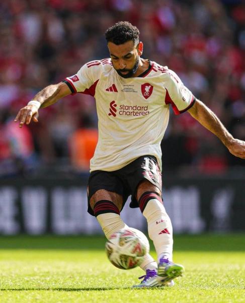 لاوتارو مارتينيز يفاجئ الجميع: صلاح يستحق الكرة الذهبية بعد موسم أسطوري