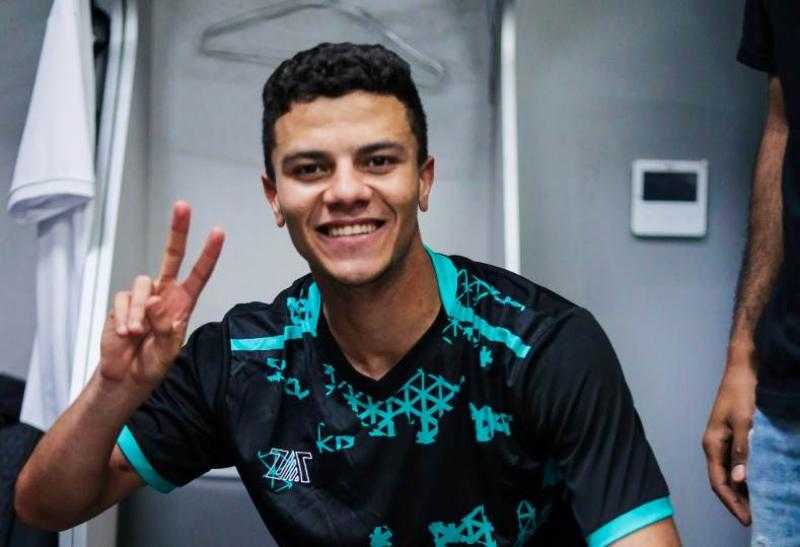 تدريبات تأهيلية لمحمد شحاتة على هامش ودية الزمالك والنجوم