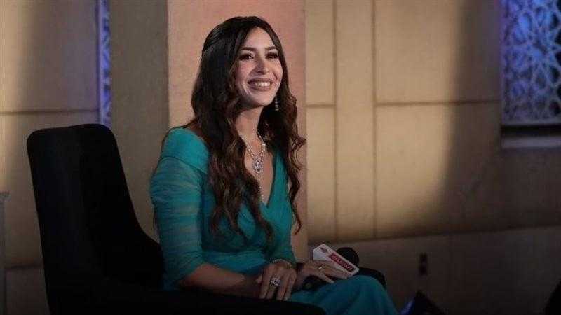 جنات تحتفل بنجاح ألبومها ”ألوم على مين”