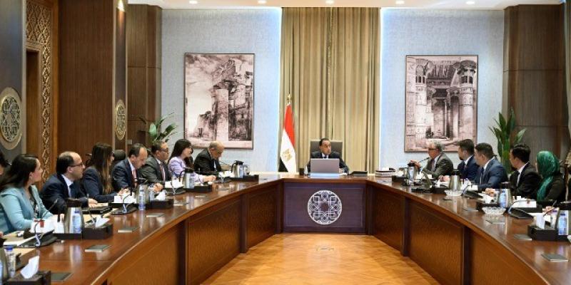 رئيس الوزراء يلتقي مسئولي شركة صن ريف سولار الصينية المتخصصة في إنتاج مكونات الطاقة المتجددة