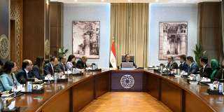 رئيس الوزراء يلتقي مسئولي شركة صن ريف سولار الصينية المتخصصة في إنتاج مكونات الطاقة المتجددة