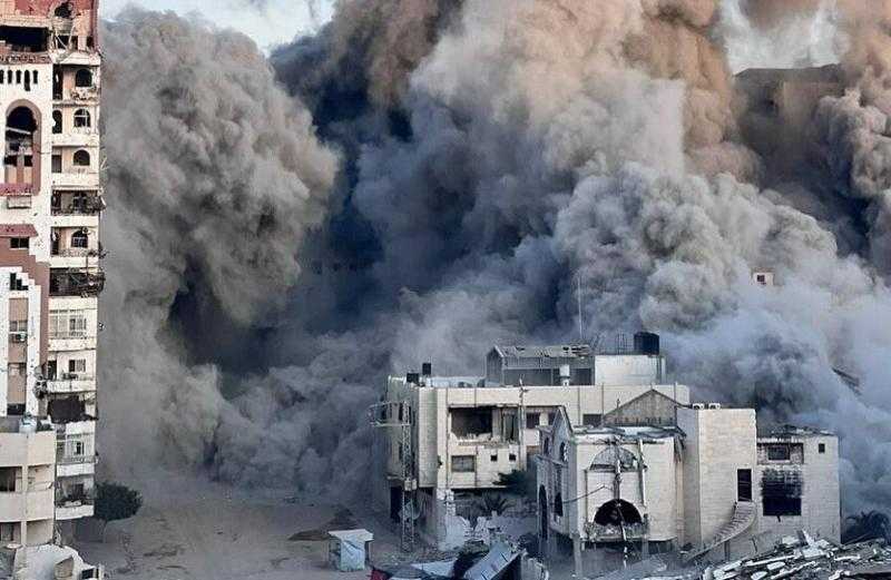 حصار الآلاف في غزة.. الاحتلال يمطر الأبراج السكنية بالقصف العنيف