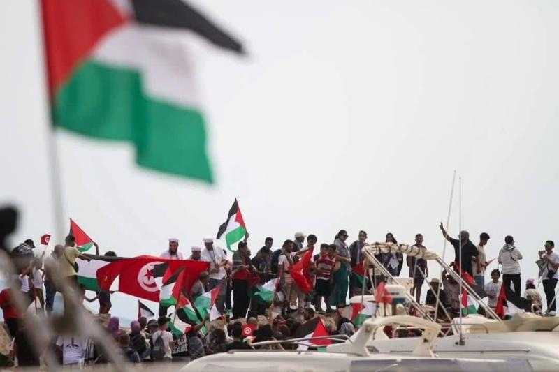 سفن ”أسطول الصمود العالمي” ترسو في ميناء سيدي بوسعيد بتونس