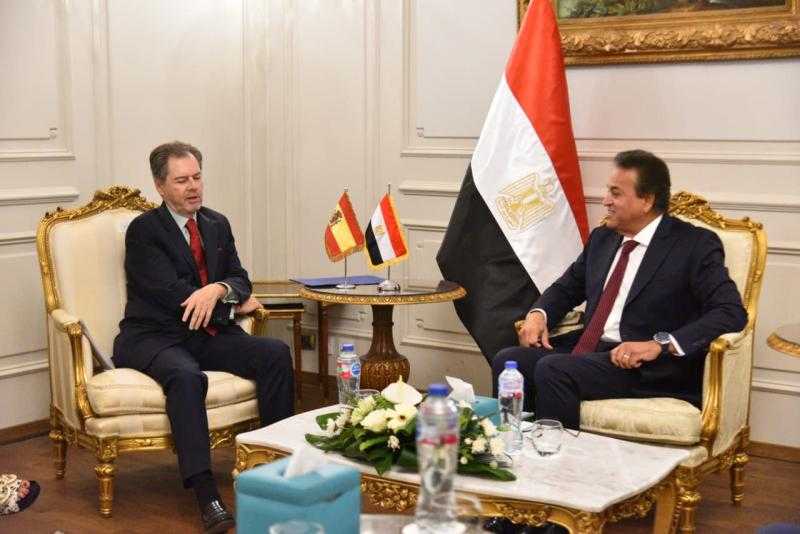 وزير الصحة يبحث مع سفير إسبانيا بمصر سبل تعزيز التعاون في القطاع الصحي