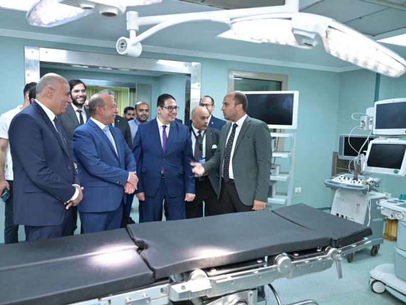 رئيس جامعة القاهرة يتفقد أحدث عمليات التطوير والتحديث بغرف العمليات ومحطة الغازات بمستشفى الطوارئ بقصر العيني