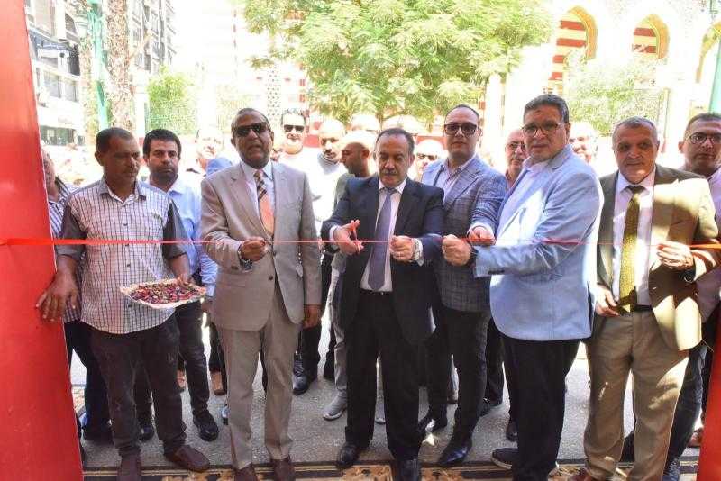 محافظ أسيوط يفتتح معرض أهلاً مدارس بتخفيضات تصل إلى 40 %
