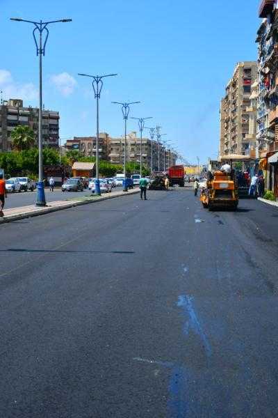 قرب الانتهاء من أعمال رصف وتطوير شارع العبور بدءًا من نهضة مصر حتى مديرية الإسكان ببورسعيد