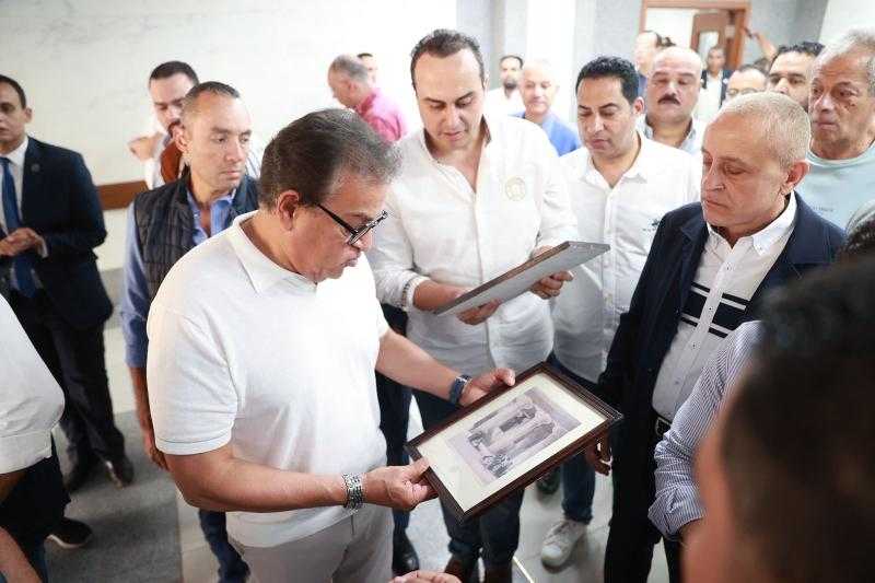 وزير الصحة يرافقه محافظ الأقصر يتفقدان عدد من المنشآت الطبية بالمحافظة