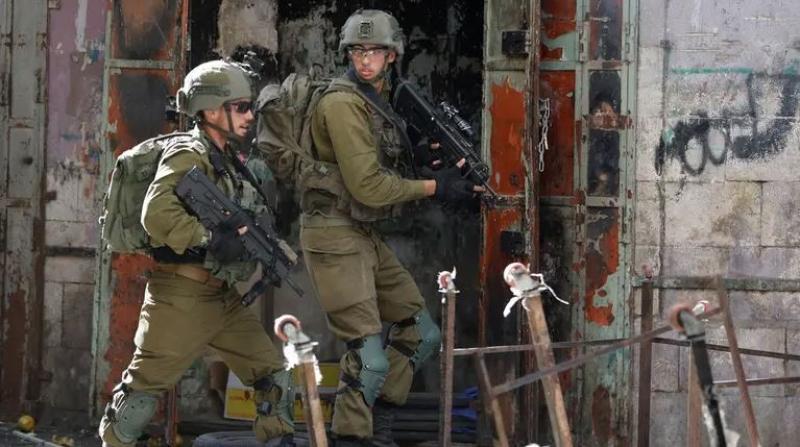 جيش الاحتلال يعتقل والد أحد منفذي عملية إطلاق النار في «راموت» بالقدس المحتلة