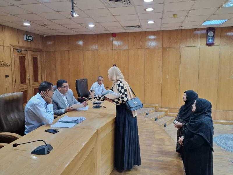 نائب محافظ الأقصر يبحث 70 طلبا وشكوى خلال لقاء اليوم المفتوح